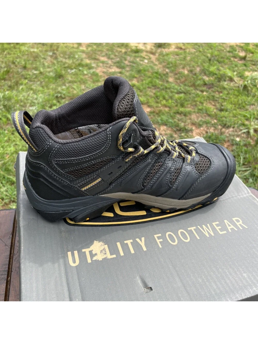 New w/ Minor Defects! KEEN Mens Lansing Mid Boots Raven Tawney Olive Size 10 EE